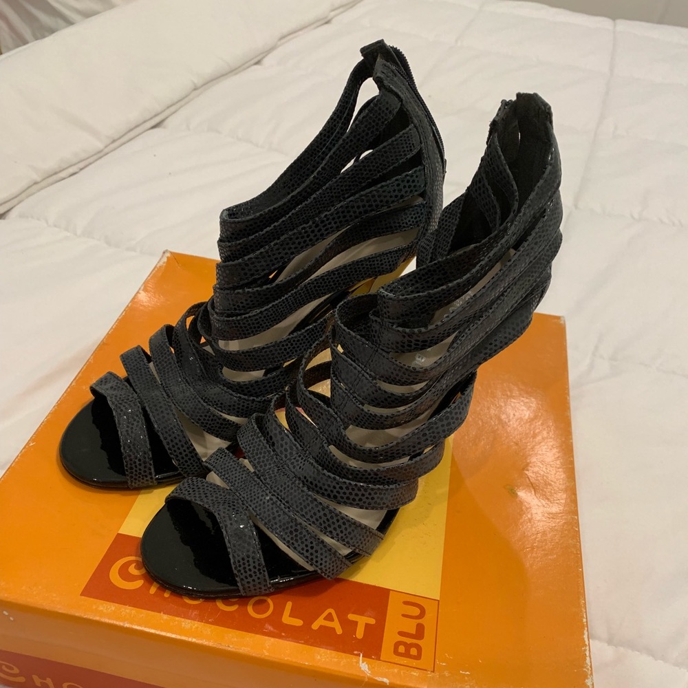 NWOT snakeskin strappy heel dress shoe sz8